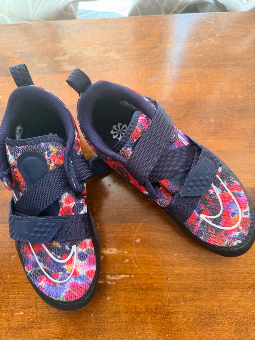 Nike Women Floral Multicolor Navy Cycling shoes sz 7